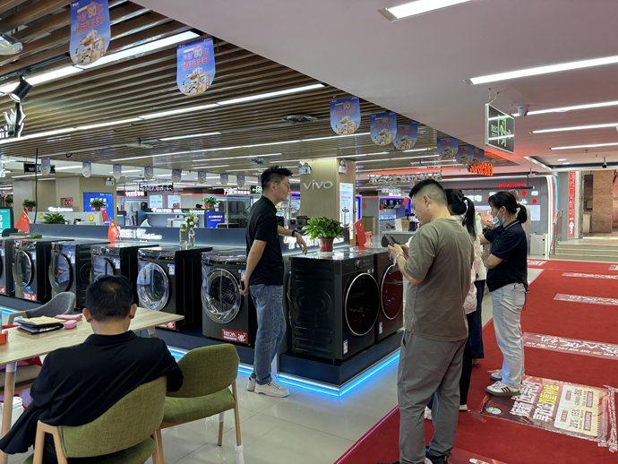 活力四射！鄭州消費(fèi)品“以舊換新”邂逅“十一”假期，家電銷售火熱